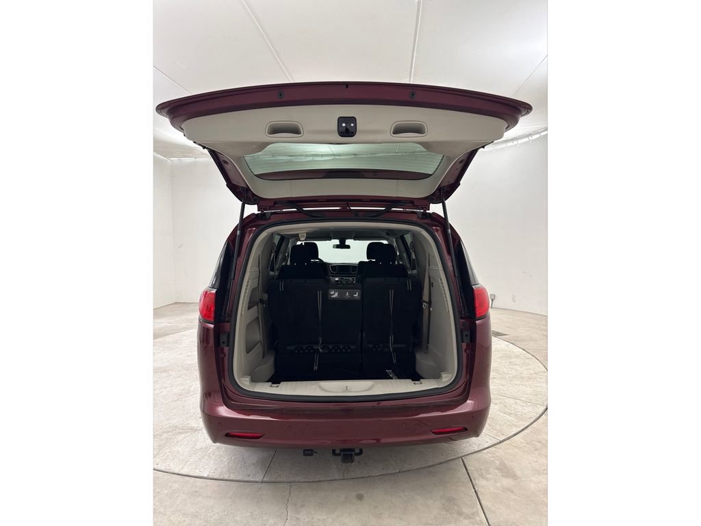 Used 2018 Chrysler Pacifica LX FWD image 24