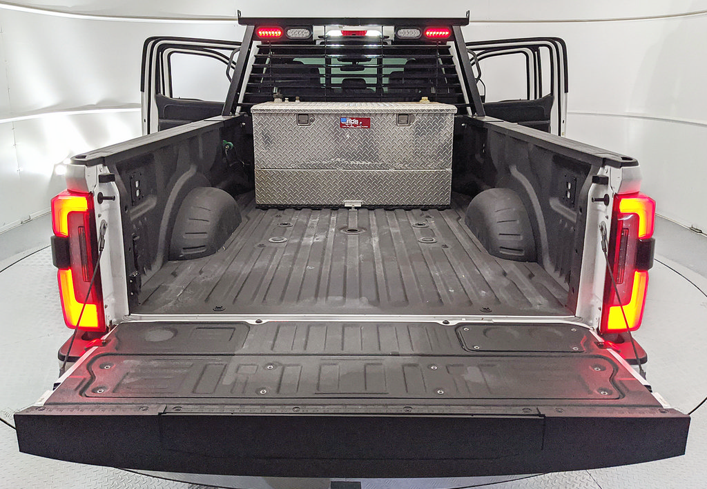 Used 2026 Ford F450 Platinum w/ FX4 Off-Road Package AWD/4WD image 21