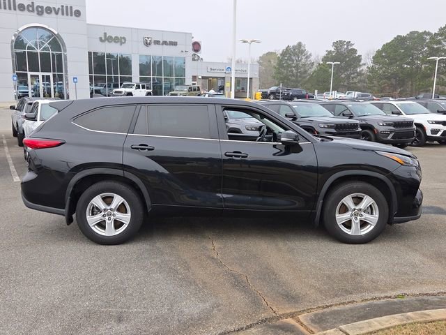 Used 2023 Toyota Highlander L image 13