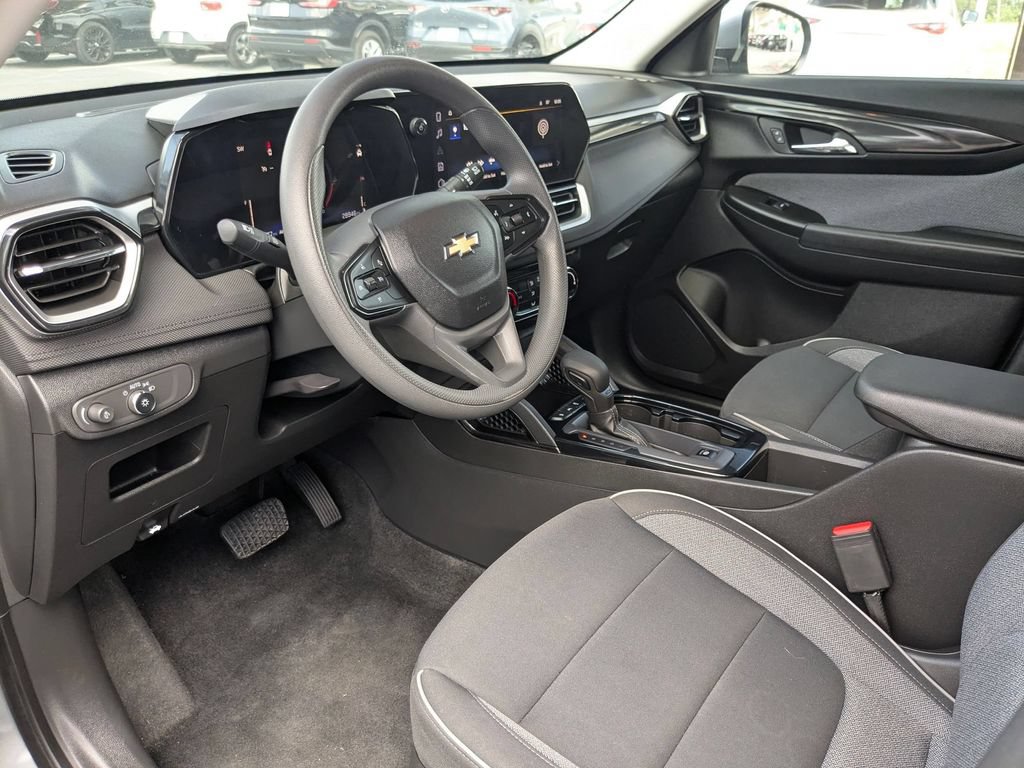 Used 2025 Chevrolet TrailBlazer LT AWD/4WD image 13