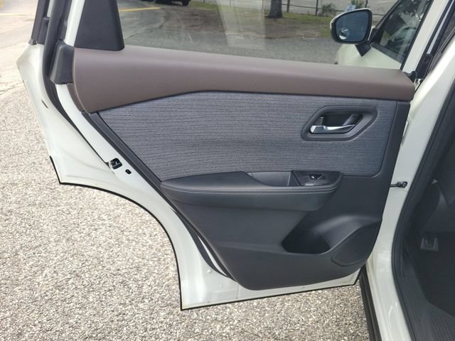 Used 2021 Nissan Rogue SV FWD image 14