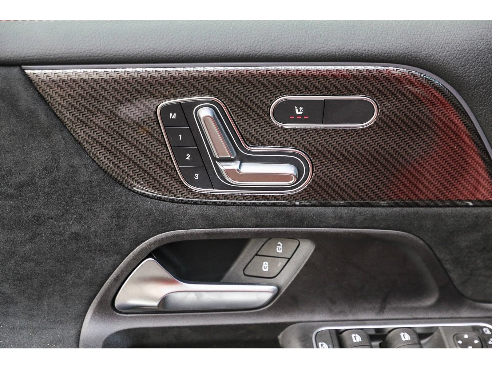 Used 2025 Mercedes-Benz GLB 35 AMG 4MATIC image 27