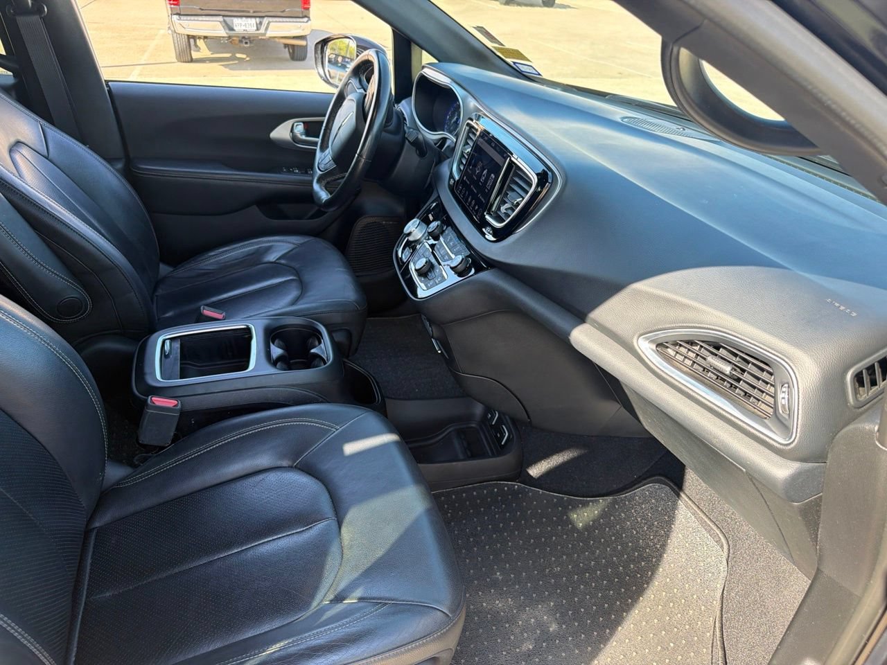 Used 2019 Chrysler Pacifica Touring-L Plus w/ Advanced Safetytec Group FWD image 19
