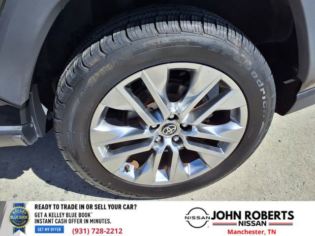 Used 2022 Toyota RAV4 XLE Premium image 25