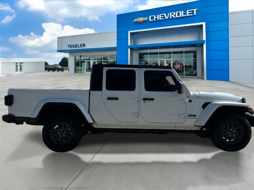 Used 2024 Jeep Gladiator Sport AWD/4WD image 4