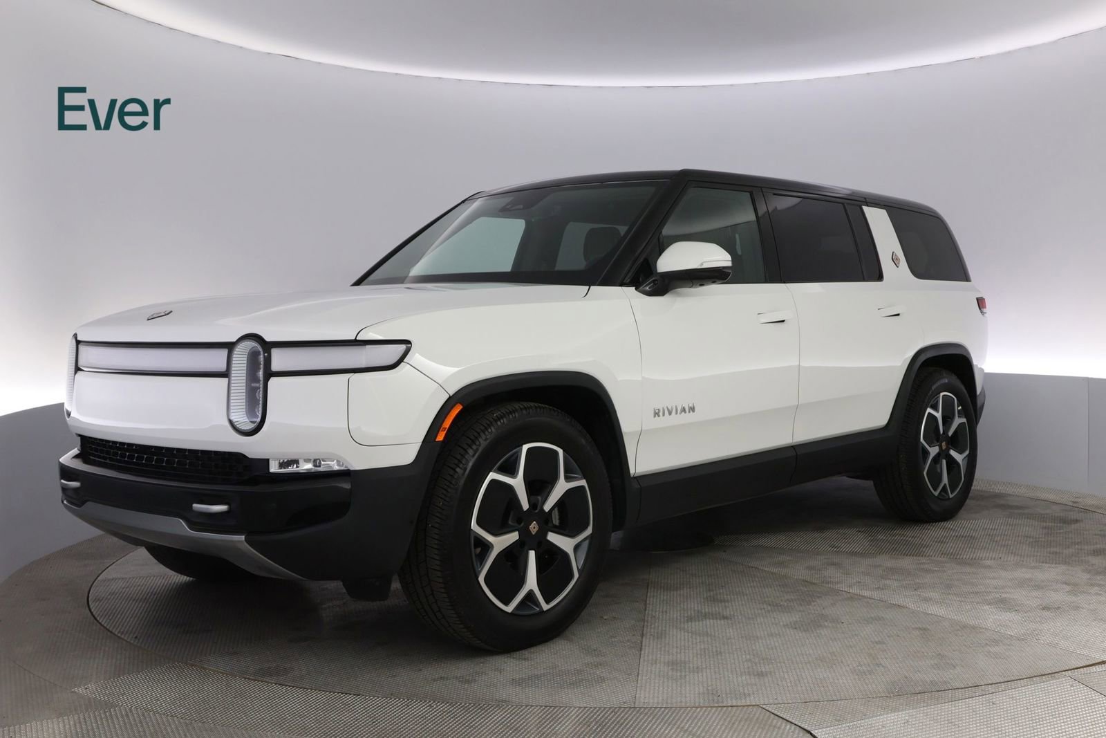 Used 2024 Rivian R1S Adventure image 2