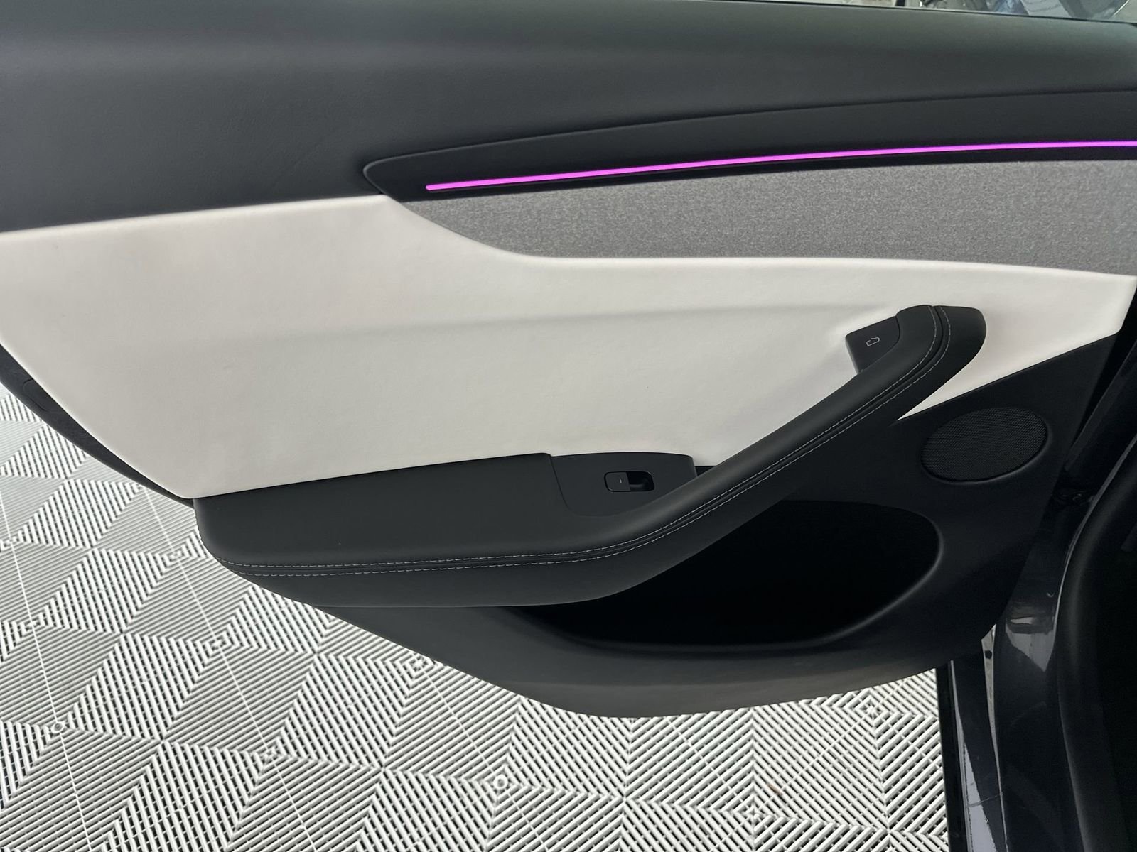 Used 2026 Tesla Model Y 2WD image 30