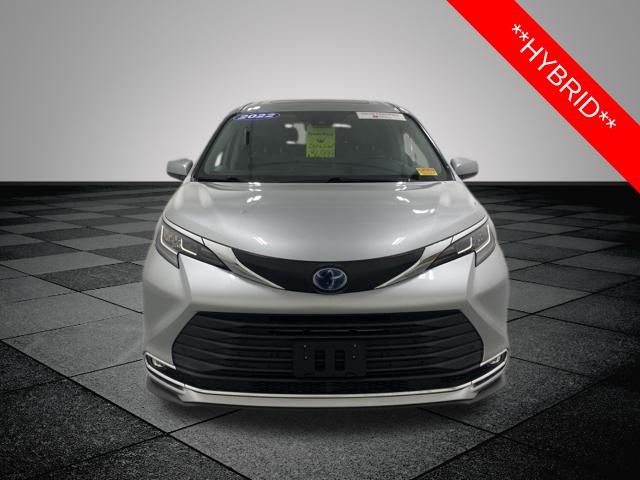Certified 2022 Toyota Sienna XLE image 2