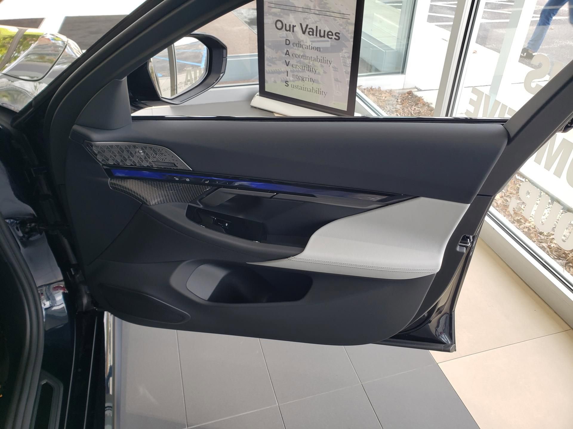 New 2026 BMW M5 Touring image 18