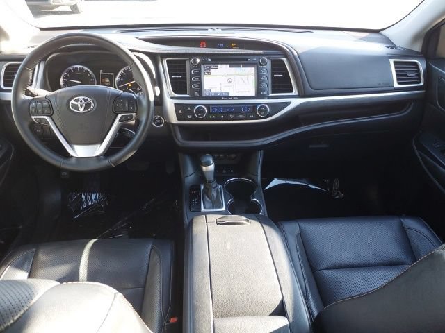 Used 2017 Toyota Highlander Limited AWD/4WD image 7