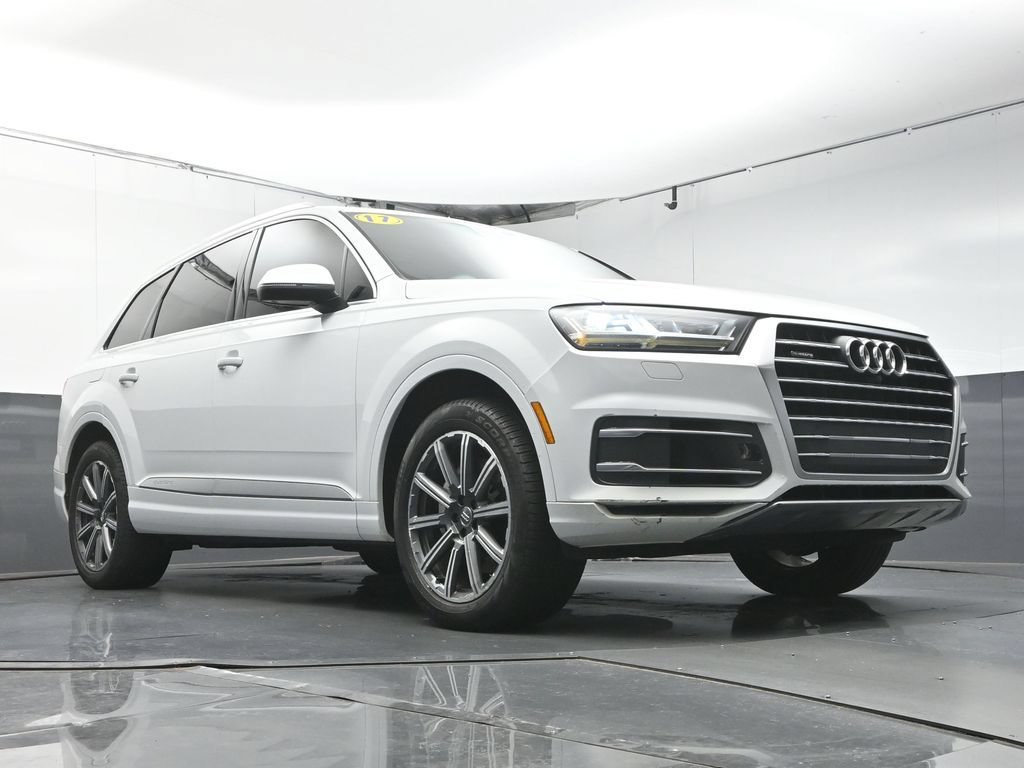 Used 2017 Audi Q7 3.0T Premium Plus w/ Premium Plus Package AWD/4WD image 32