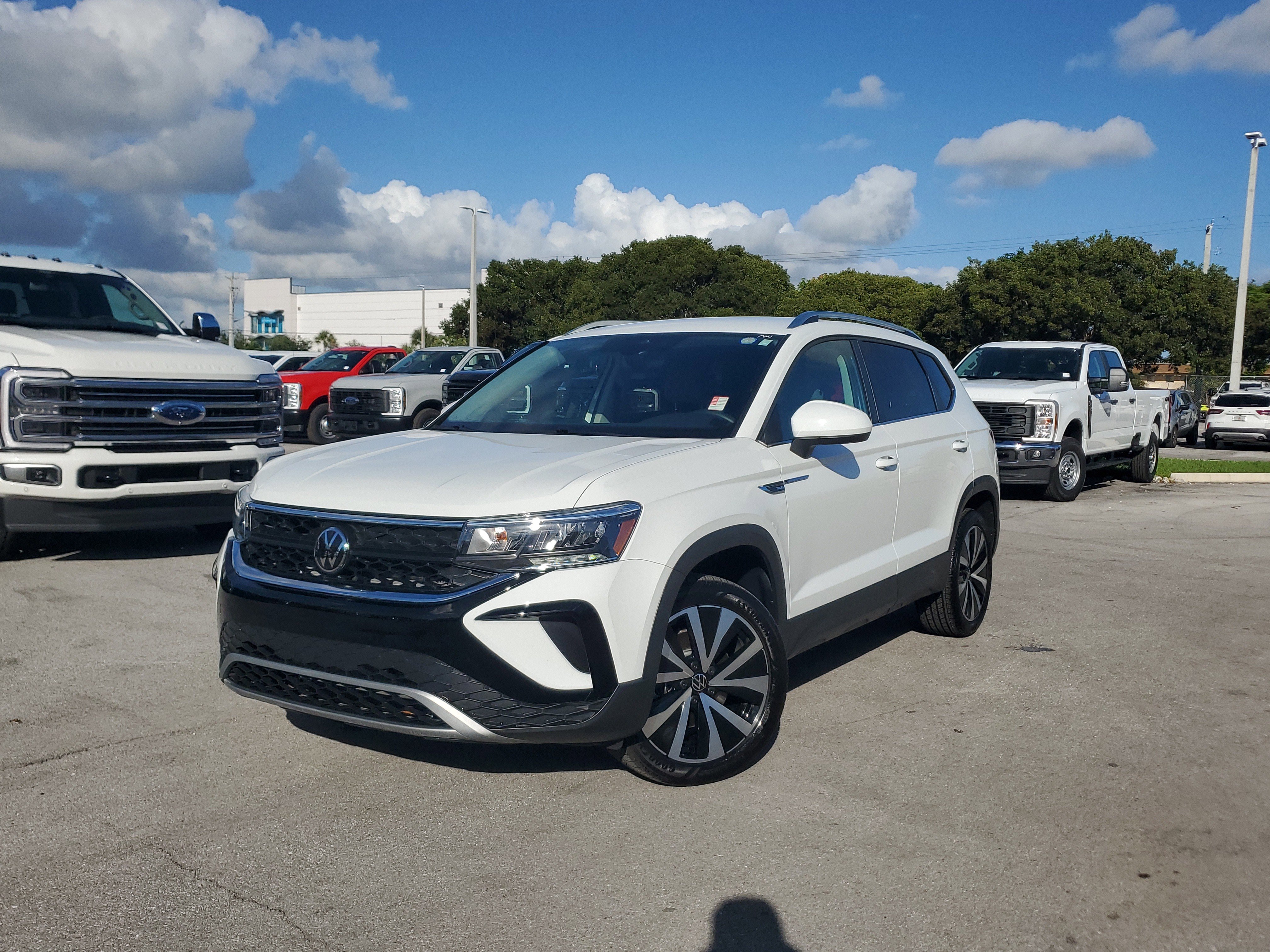 Used 2024 Volkswagen Taos SE image 31