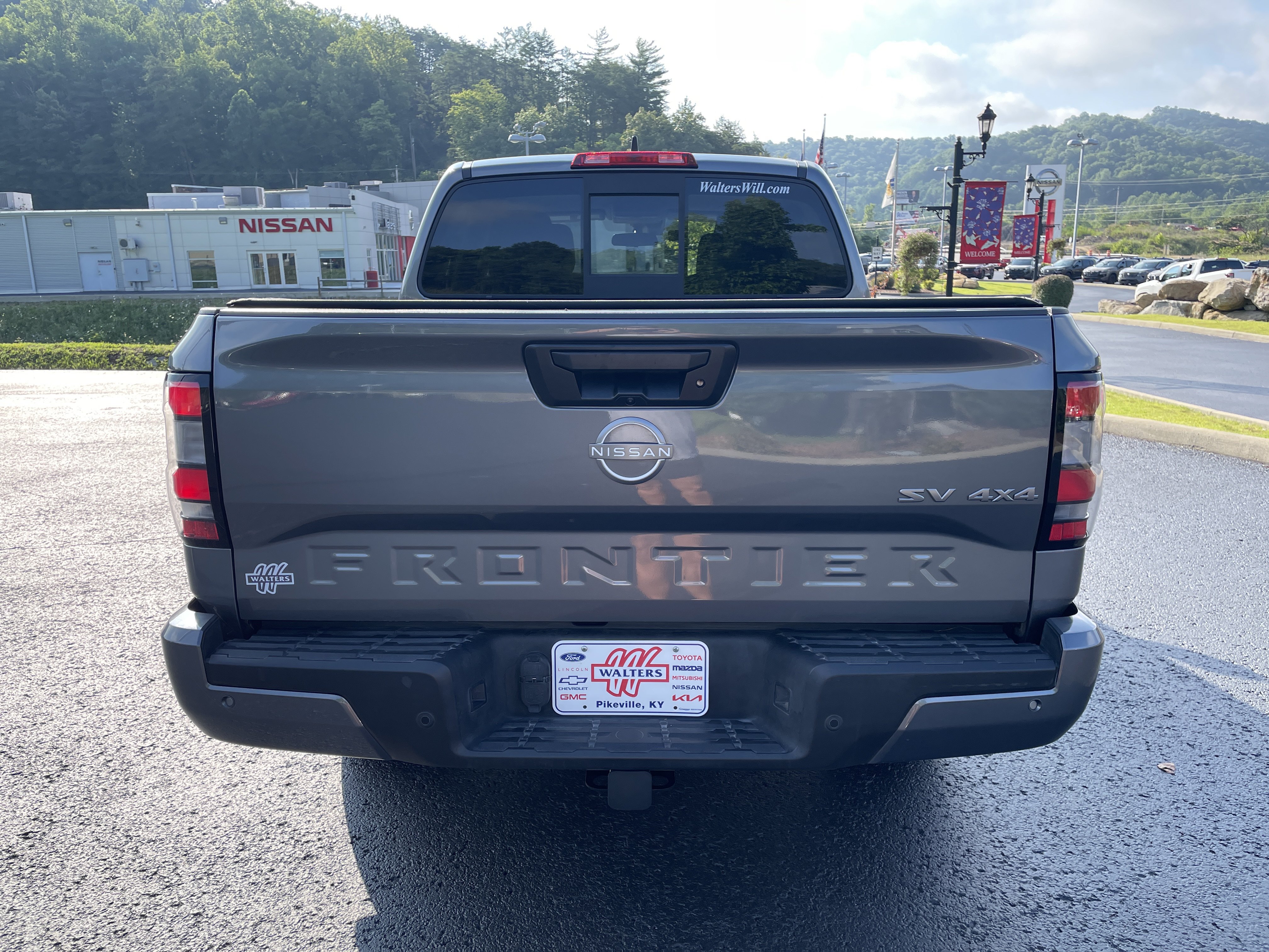 Used 2022 Nissan Frontier SV AWD/4WD image 3