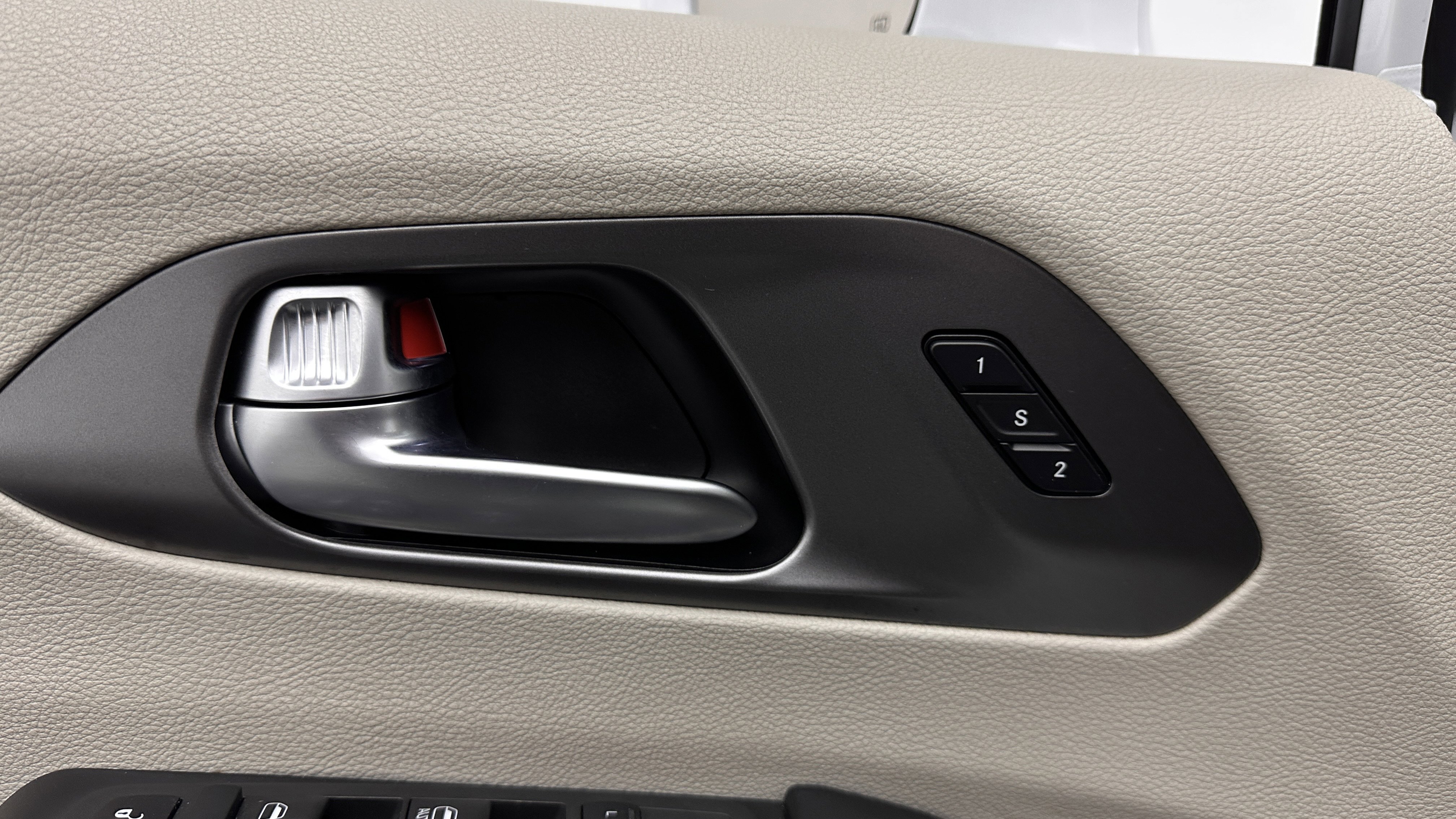 Used 2022 Chrysler Pacifica Touring-L FWD image 13