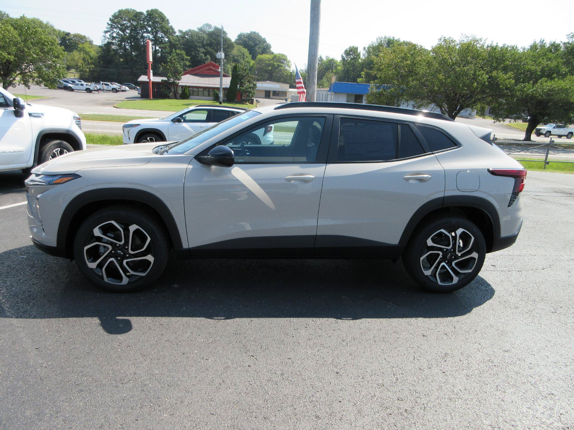 New 2026 Chevrolet Trax RS w/ Sunroof Package FWD image 6