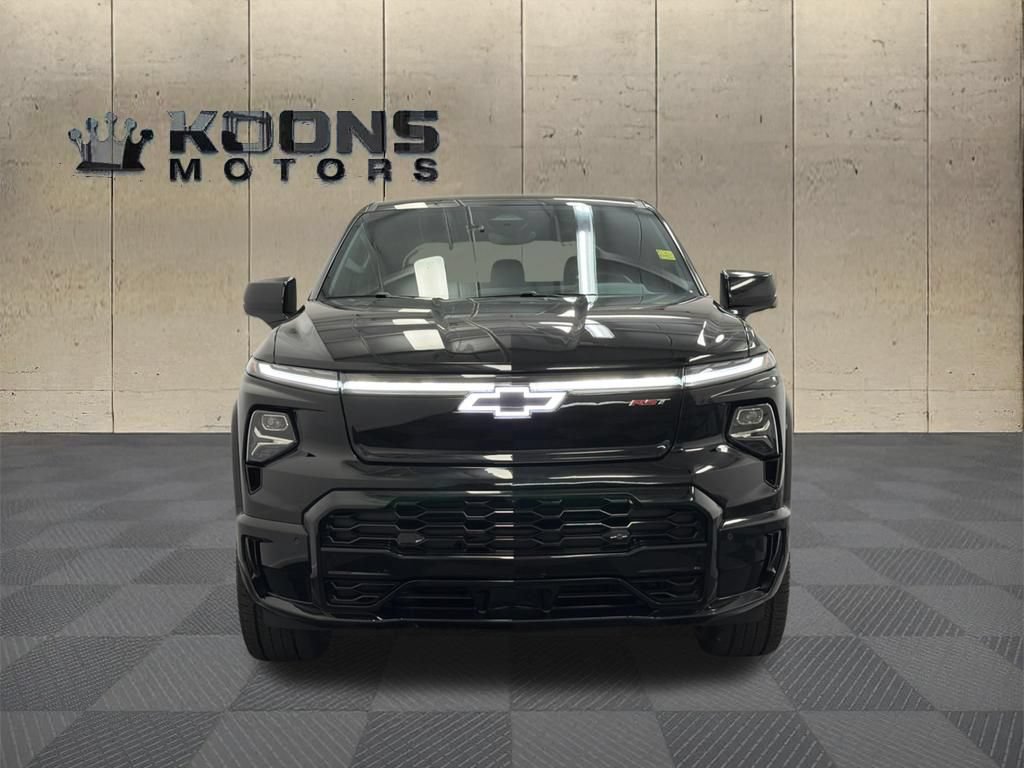 Used 2025 Chevrolet Silverado EV RST AWD/4WD image 3