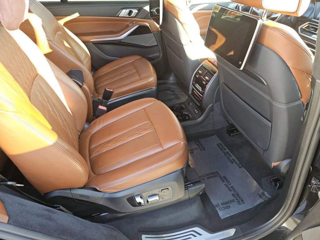 Used 2019 BMW X7 xDrive50i w/ M Sport Package image 32