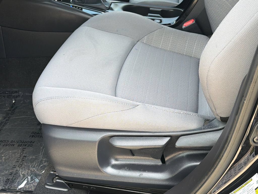 Used 2025 Toyota Corolla SE w/ SE Premium Package FWD image 22
