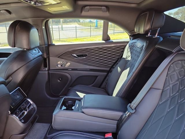 Used 2022 Bentley Flying Spur V8 image 25