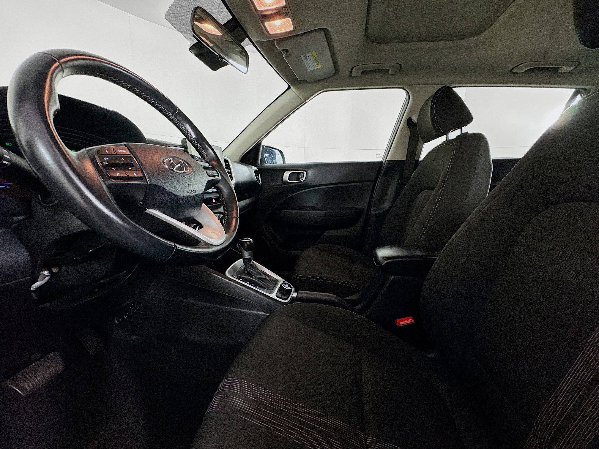 Used 2024 Hyundai Venue SEL image 21