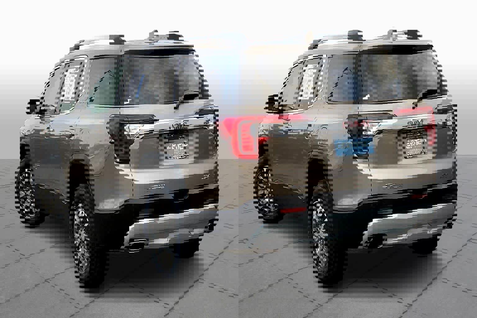 Certified 2023 GMC Acadia SLE w/ Driver Convenience Package image 10