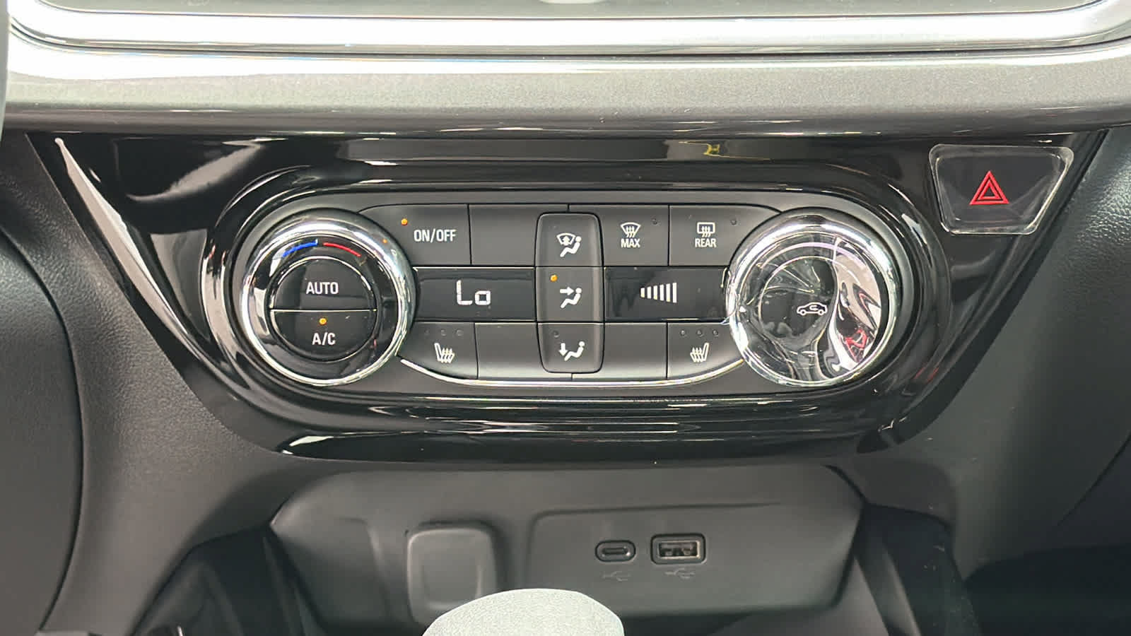 New 2026 Chevrolet Trax ACTIV w/ Sunroof Package FWD image 14