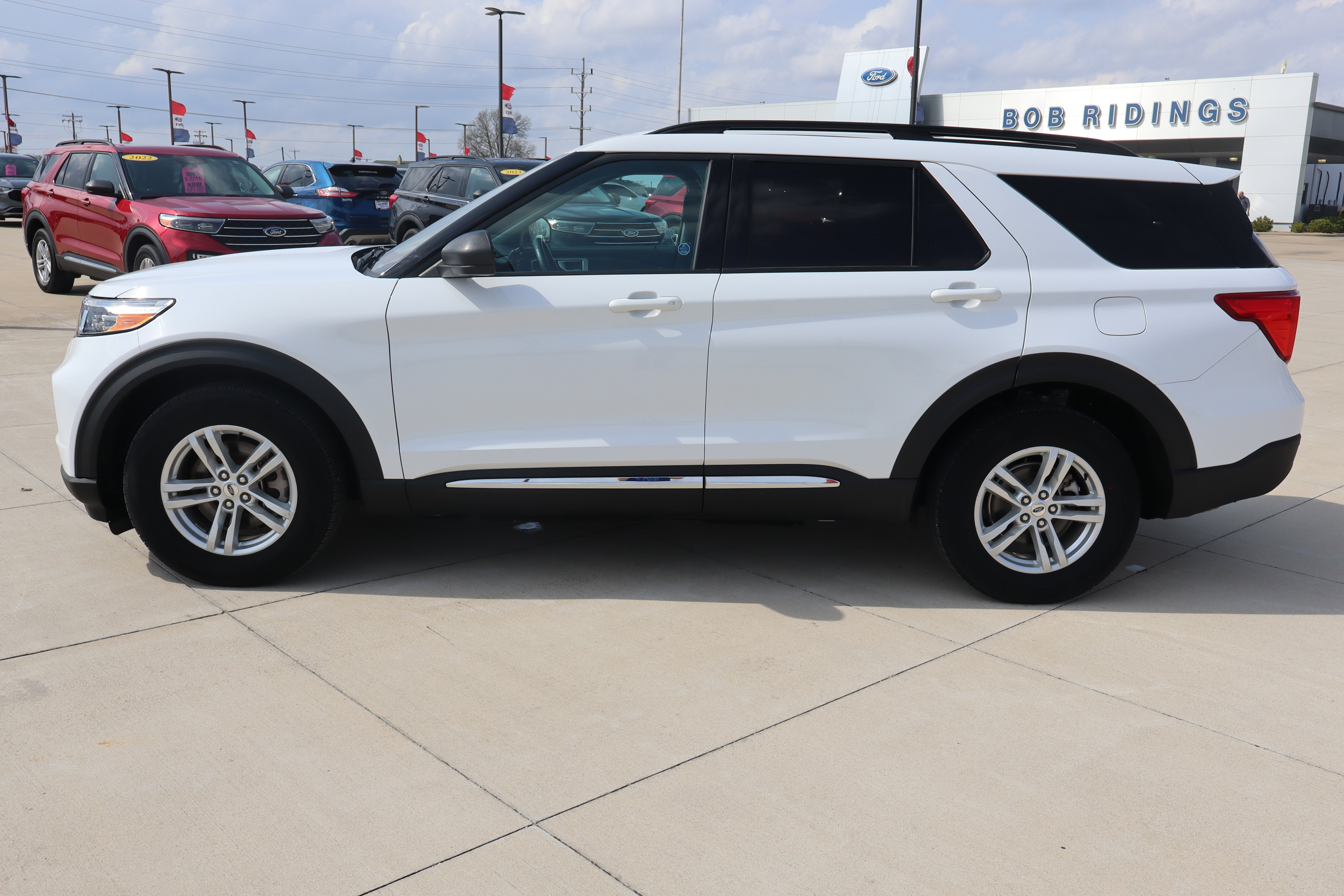 Used 2024 Ford Explorer XLT w/ Class IV Trailer Tow Package AWD/4WD image 9