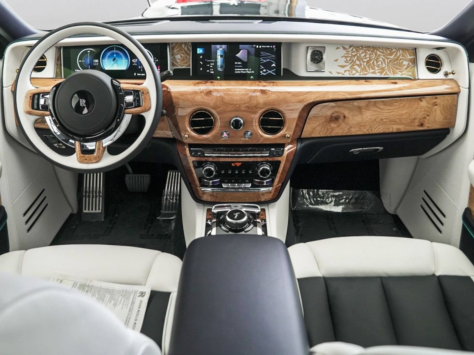 New 2026 Rolls-Royce Phantom Sedan RWD image 4