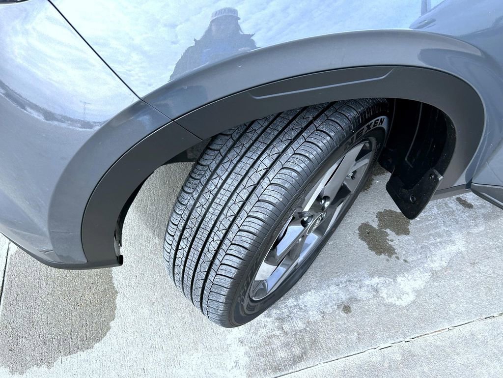 Used 2025 Hyundai Venue SEL image 23