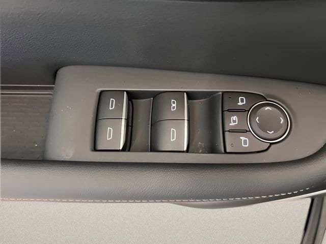 Used 2025 Buick Enclave Sport Touring w/ Super Cruise Package image 21