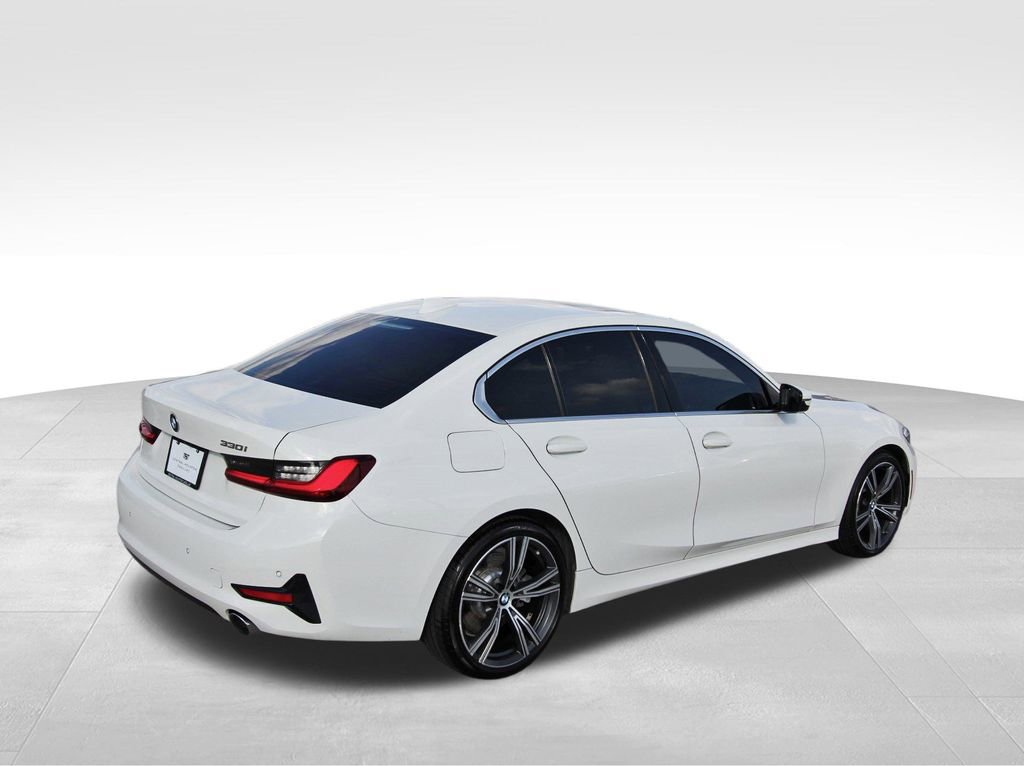 Used 2022 BMW 330i Sedan w/ Driving Assistance Package image 4