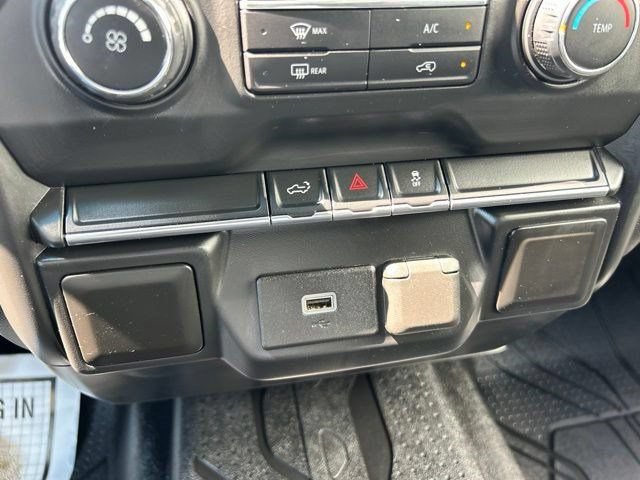Used 2020 Chevrolet Silverado 1500 Custom w/ Custom Value Package AWD/4WD image 29