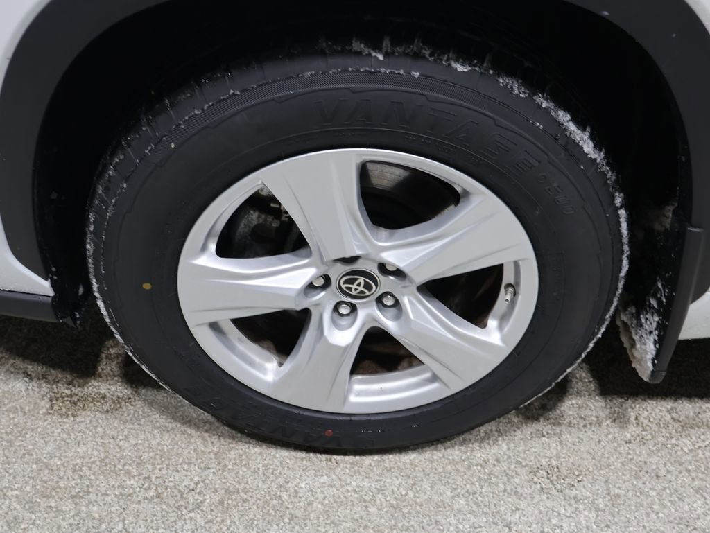 Used 2024 Toyota Highlander LE image 8