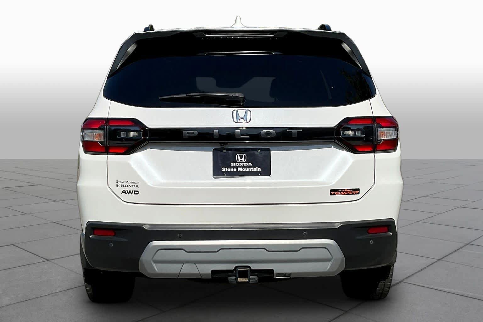 Used 2025 Honda Pilot TrailSport image 5