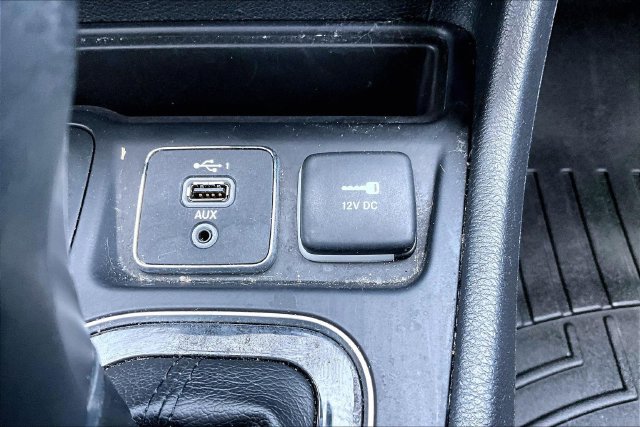 Used 2019 Jeep Cherokee Limited AWD/4WD image 25