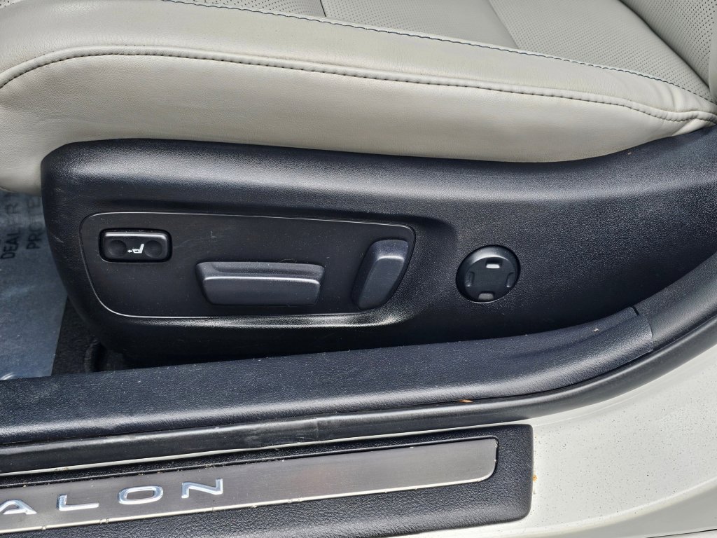 Used 2013 Toyota Avalon Limited FWD image 30