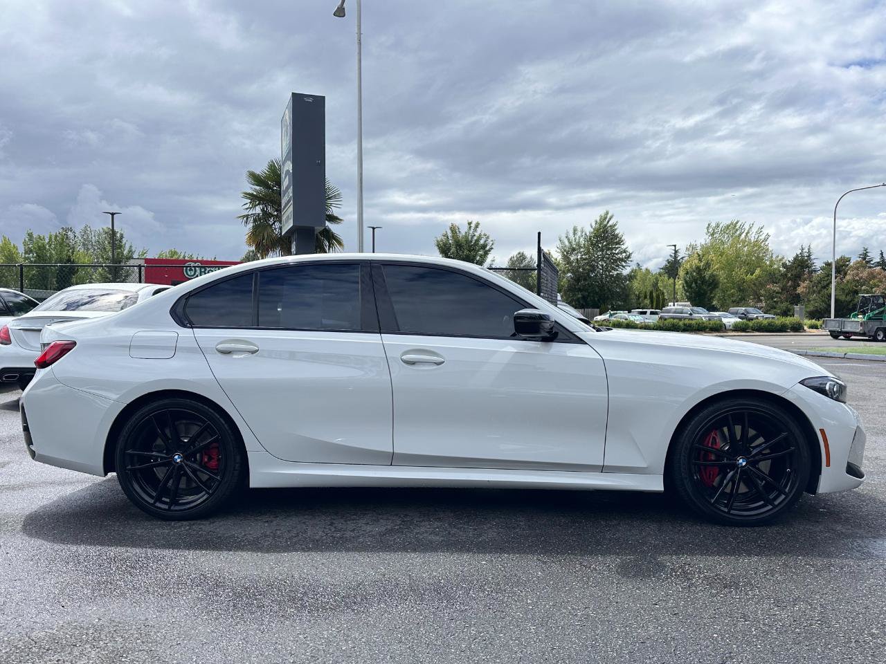 Used 2023 BMW 330i Sedan w/ M Sport Package RWD image 28