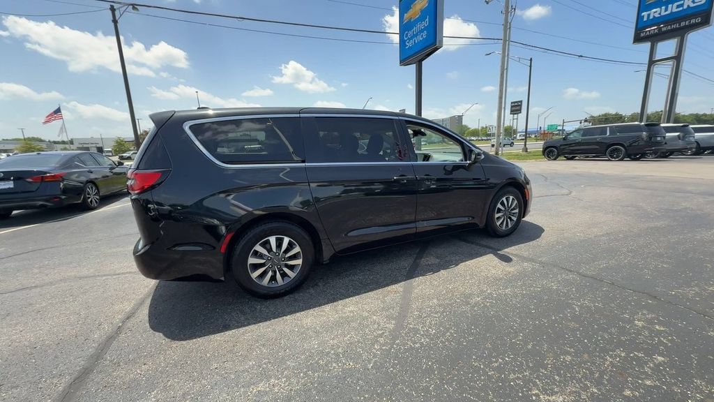 Used 2023 Chrysler Pacifica Touring-L FWD image 8