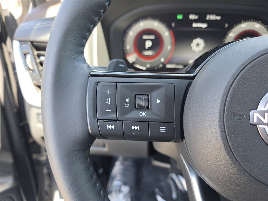 Used 2022 Nissan Rogue Platinum w/ Head-Up Display Package image 28