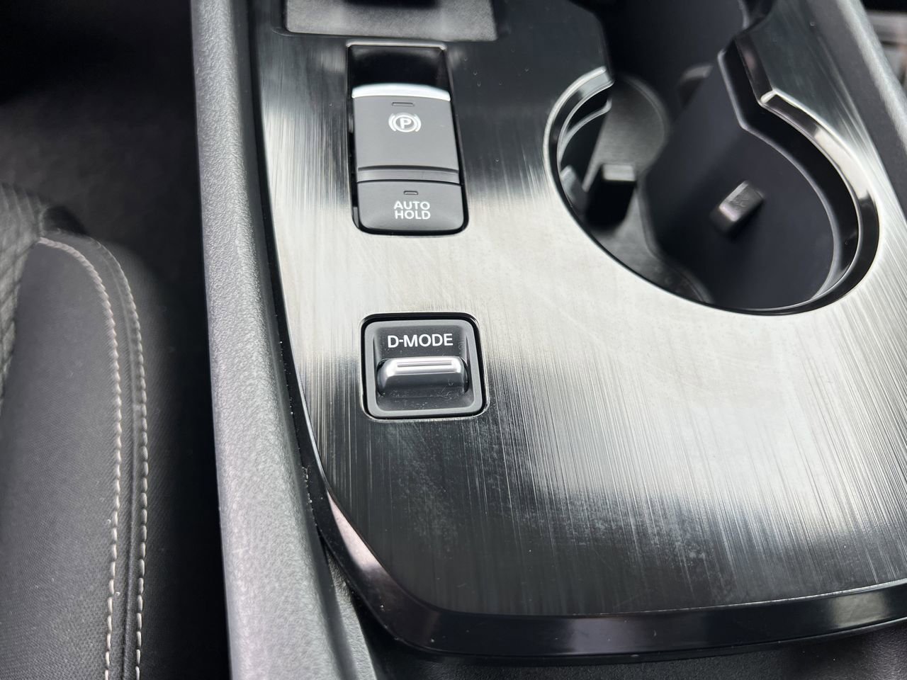 Certified 2025 Nissan Rogue SV FWD image 17