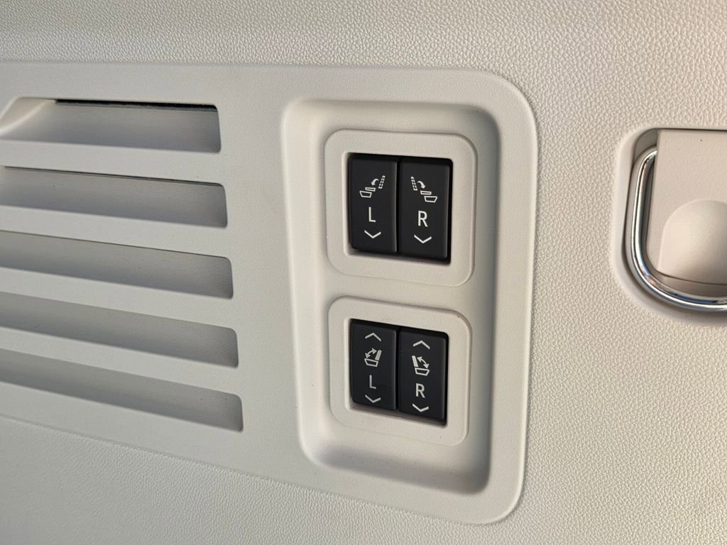 Used 2024 GMC Acadia Denali w/ Super Cruise Package image 13