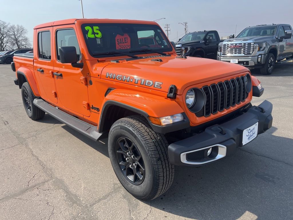 Used 2025 Jeep Gladiator Sport image 3