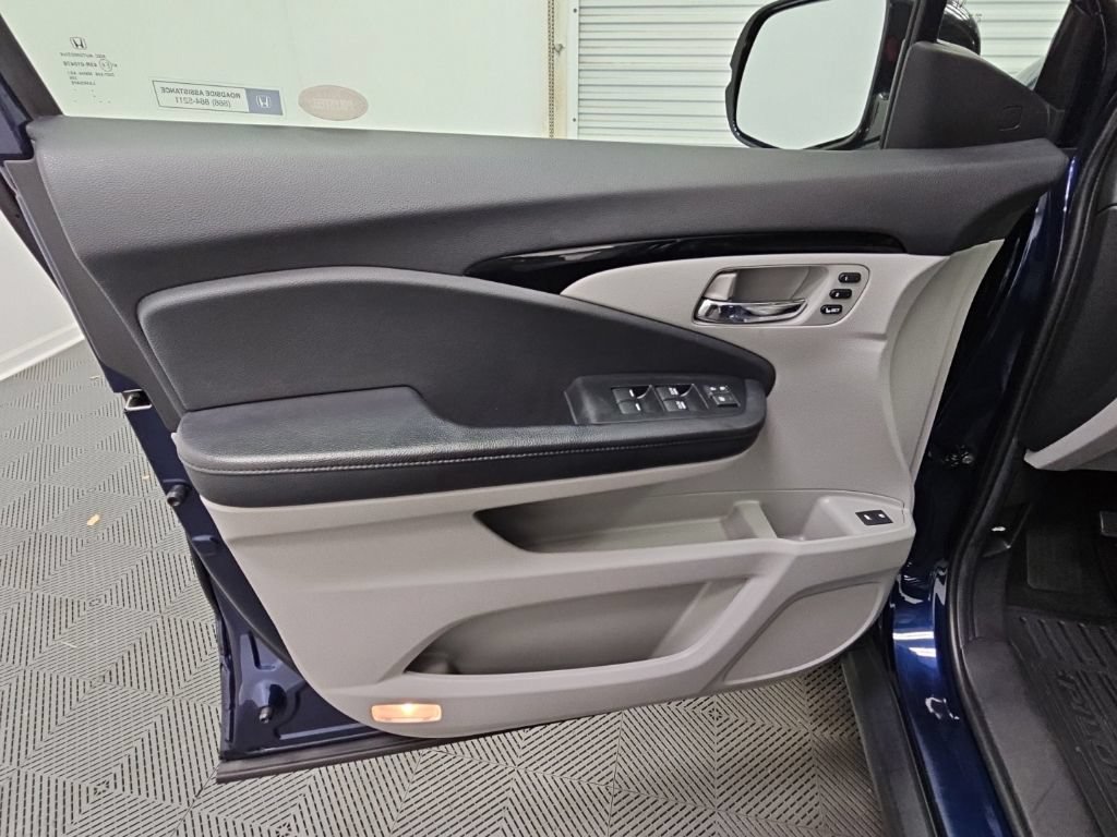 Used 2021 Honda Pilot Touring image 33