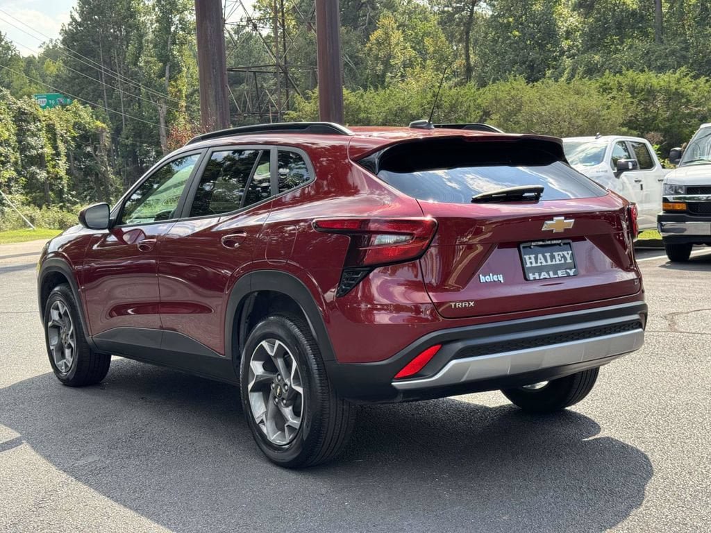 Used 2024 Chevrolet Trax LT FWD image 24