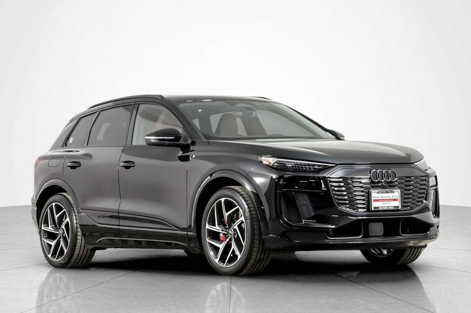 Certified 2025 Audi SQ6 e-tron Prestige w/ 21" Black Optic Wheel Package image 7