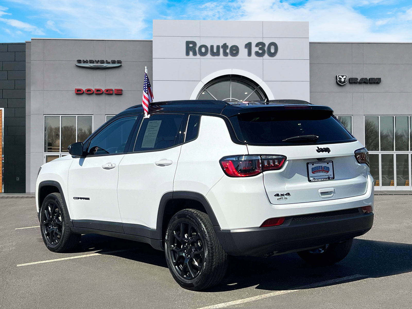 Used 2023 Jeep Compass Latitude w/ Convenience Group image 3