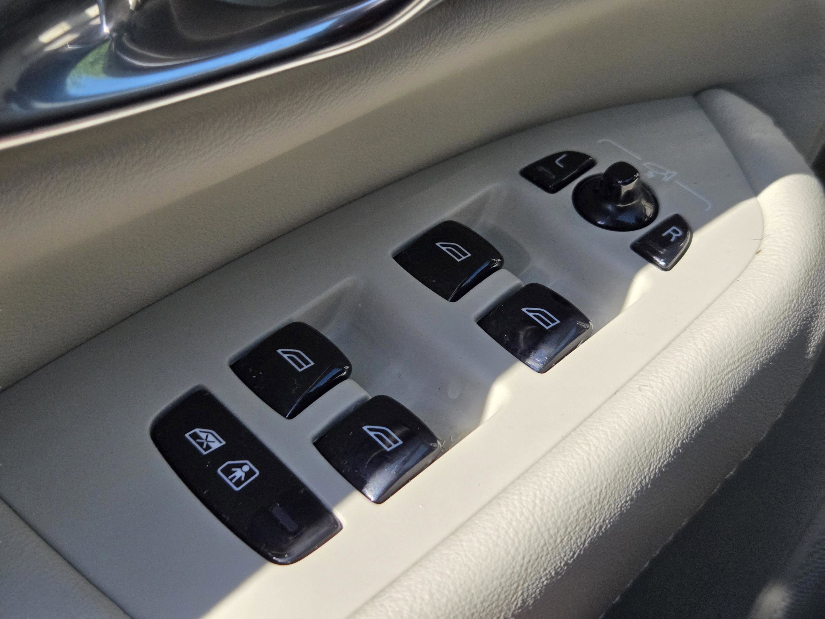 Used 2025 Volvo XC90 B5 Ultra w/ Protection Package Premier image 25