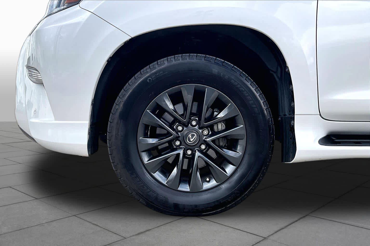 Used 2020 Lexus GX 460 Premium w/ Premium Package AWD/4WD image 11