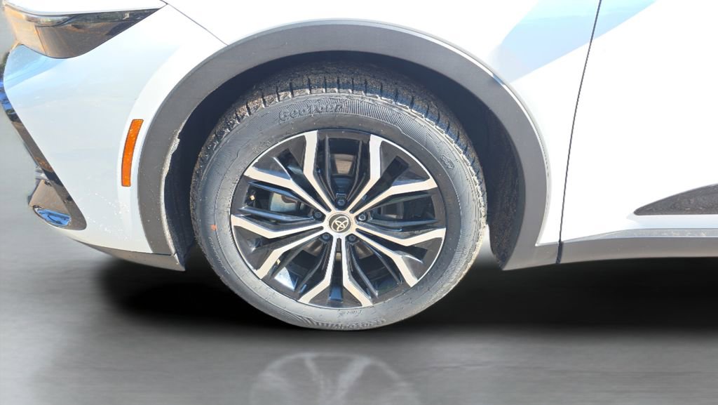 Used 2023 Toyota Crown XLE image 10