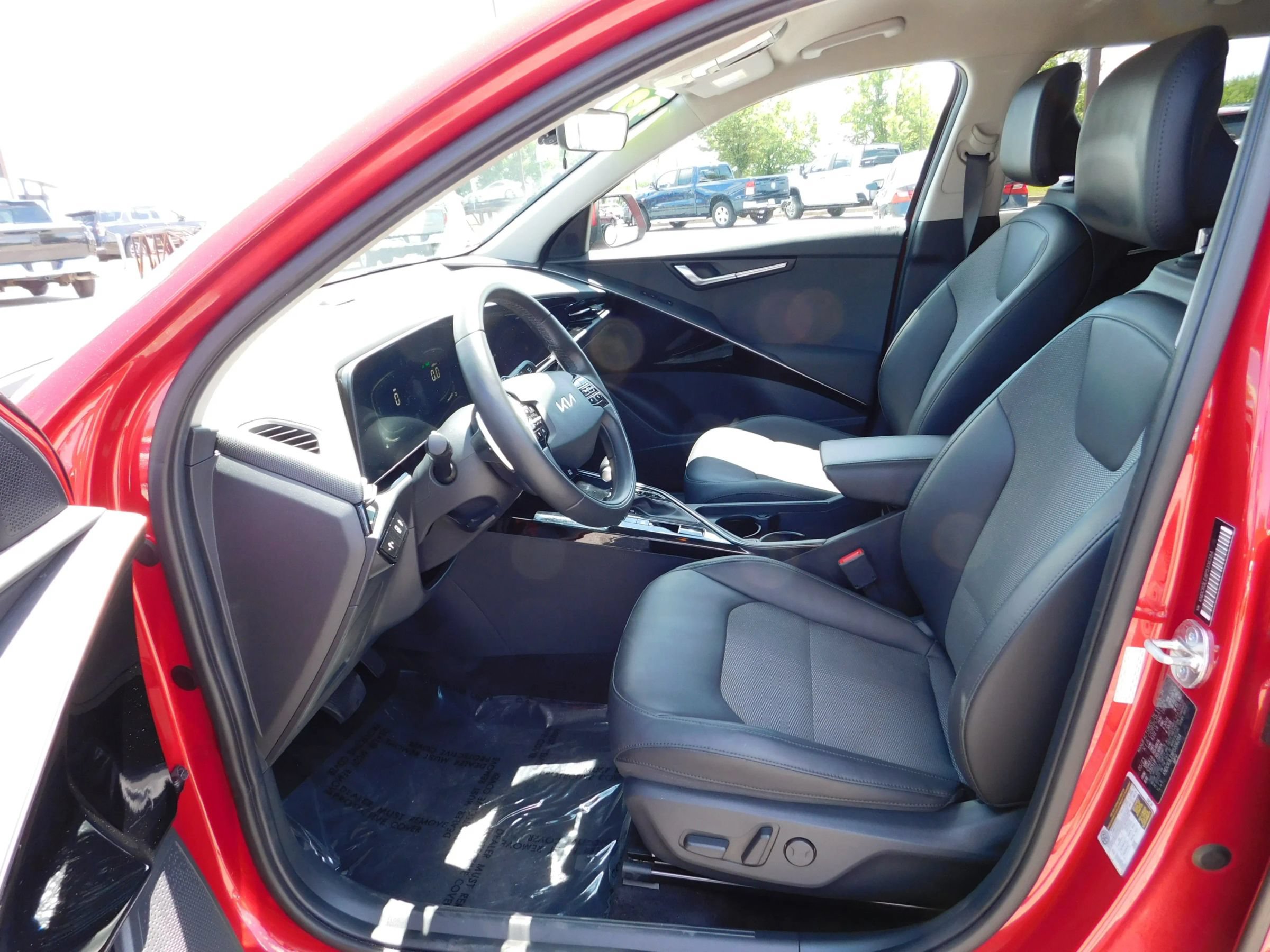 Used 2023 Kia Niro EX FWD image 14